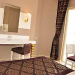 Serenis Hotel