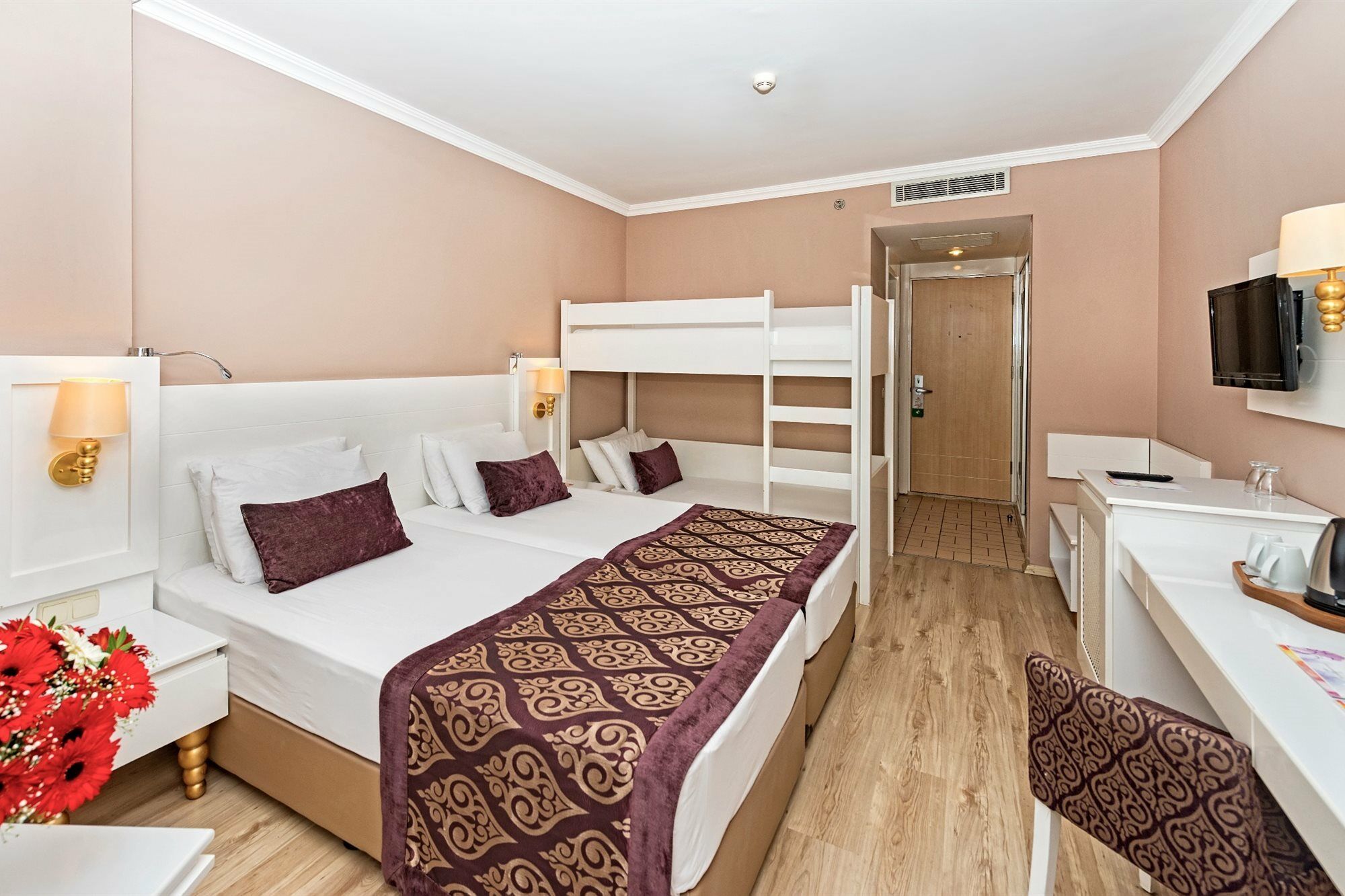 Serenis Resort